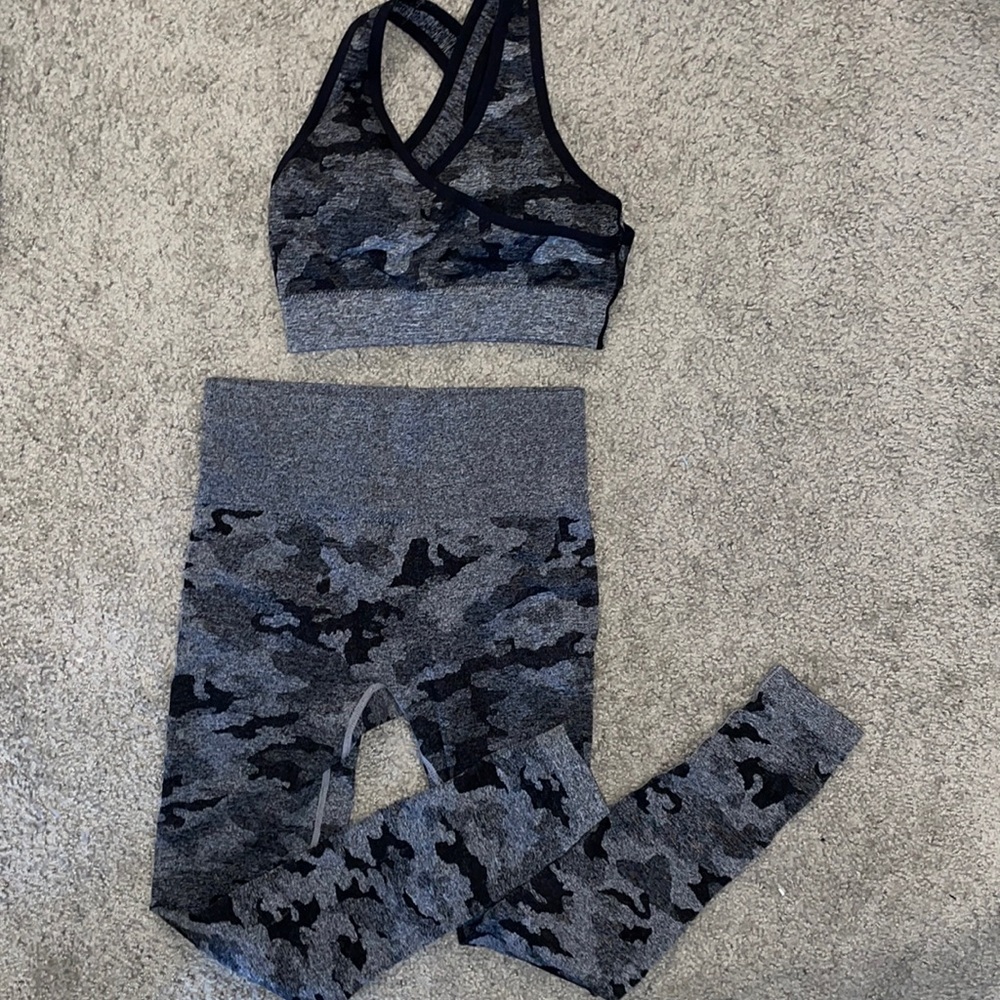 Black camo workout set